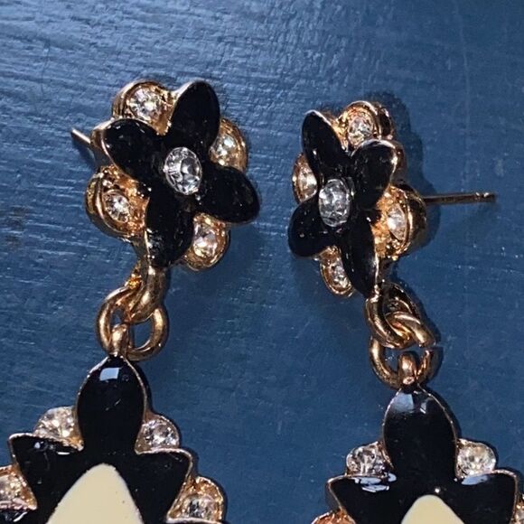 Tear Drop Black & Cream Drop Earrings - Picture 5 of 8